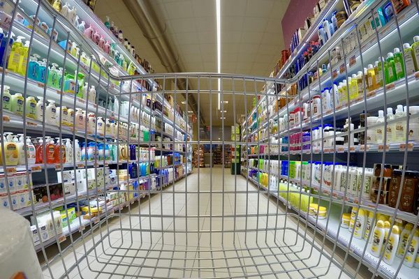 Μειωμένες τιμές έως 8% σε πάνω από 2.000 προϊόντα από σήμερα στα σούπερ μάρκετ 