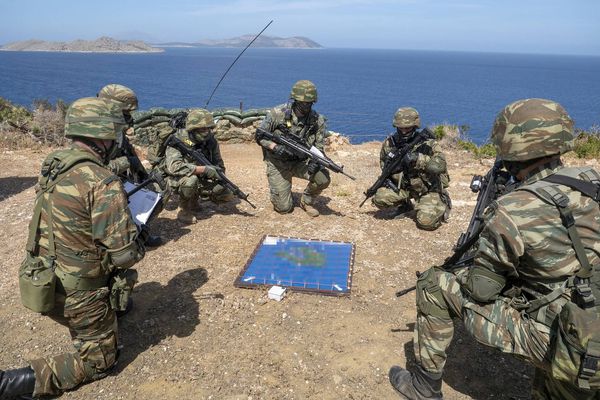 Υπ. Άμυνας: Ο χάρτης μετάβασης στη νέα εποχή των Ενόπλων Δυνάμεων - Το μισθολόγιο, η στράτευση των γυναικών και όσα αλλάζουν