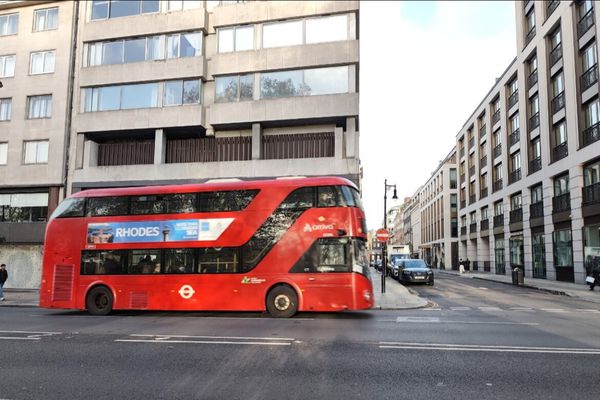 Τα νησιά του Ν. Αιγαίου «ταξίδεψαν» στο Λονδίνο — Η Ρόδος και η Κως στους δρόμους της βρετανικής πρωτεύουσας