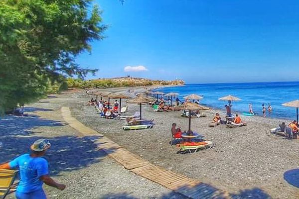 Παραλίες ξανά ελεύθερες: Τι αλλάζει για ξαπλώστρες, ομπρέλες και ξενοδοχεία