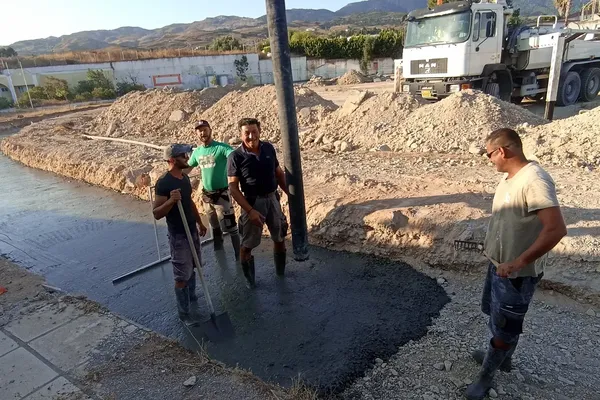 Πέφτουν τα μπετά στο Ποδηλατοδρόμιο της Κω στο γήπεδο Φιλίνος