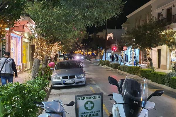 Tο ωράριο λειτουργίας των εμπορικών καταστημάτων της Κω την περίοδο των Χριστουγέννων