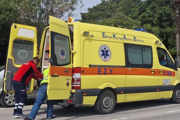 Το Yπ. Υγείας ψάχνει πληρώματα στα νησιά για τα ασθενοφόρα - Ο στρατός και η εργασία με «μπλοκάκι»