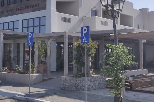 B. Xαδούλης: Ποιος εξαφάνισε τις δύο θέσεις στάθμευσης ΑμεΑ στο Τιγκάκι;