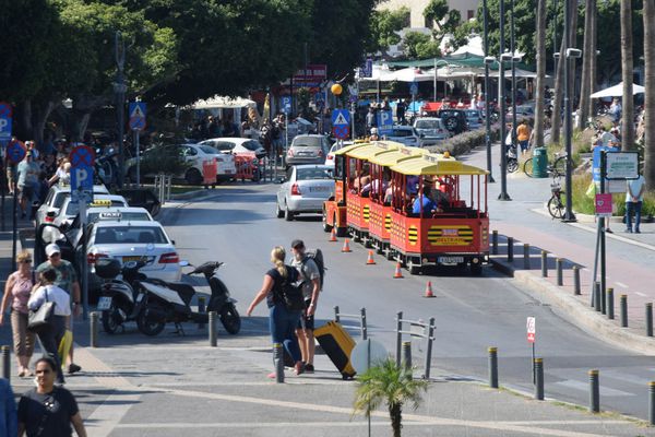 Jet2: 30.000 επιπλέον αεροπορικές θέσεις για Κρήτη, Κω και Σαντορίνη για το καλοκαίρι του 2026