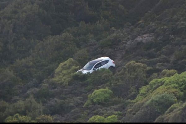 Ρόδος: Τράβηξε το τιμόνι για να γκρεμίσει στη χαράδρα την εν διαστάσει σύζυγο και το παιδί του και επιχείρησε να αυτοκτονήσει! 