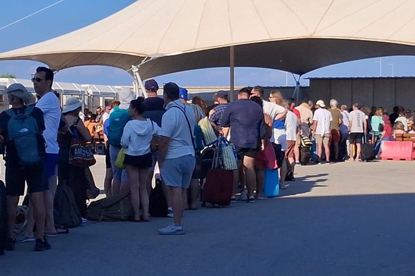 Γιατί οι Τούρκοι κατακλύζουν τα ελληνικά νησιά: Τουρκική εφημερίδα εξηγεί γιατί οι γείτονες προτιμούν τη χώρα μας