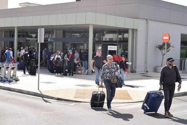 Πώς οι αυξήσεις στα αεροπορικά εισιτήρια θα επηρεάσουν τον Eλληνικό τουρισμό   