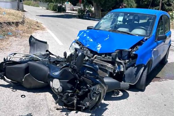 Σοβαρό τροχαίο στο Πλατύ Κυπαρίσσι – Ακρωτηριάστηκε το δάχτυλο οδηγού μηχανής