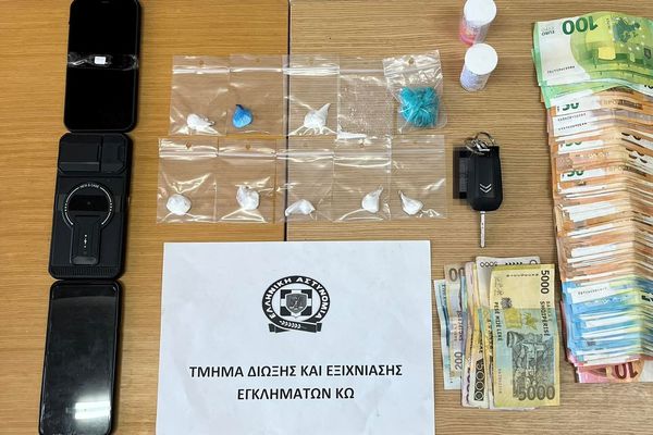 Συνελήφθη 35χρονος αλλοδαπός στην Κω με ναρκωτικά, χιλιάδες ευρώ και Λεκ Αλβανίας