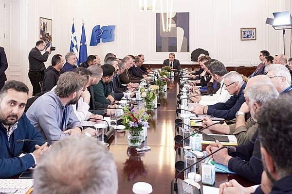 Σήμερα οι αποφάσεις για το μέλλον των μπλόκων: «Συγκρατημένα αισιόδοξος» ο Πρωθυπουργός – «Δεν είναι πλήρως ικανοποιημένοι», λένε οι αγρότες
