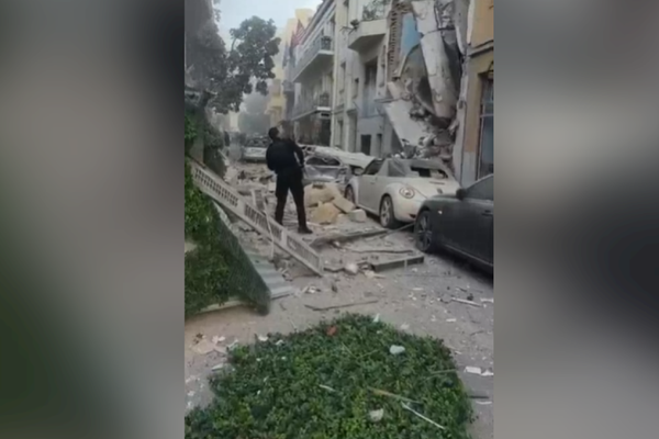 Πλάκα: Εντοπίστηκαν και οι έξι σοροί κάτω από τα συντρίμμια