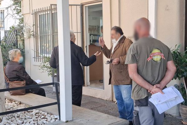 Εκτεθειμένοι στα καιρικά φαινόμενα & στην απουσία πολιτικής βούλησης δεκάδες συμπολίτες μας στήνονται καθημερινά έξω από τον ΕΟΠΥΥ Κω διεκδικώντας λίγη ζωή ακόμα...