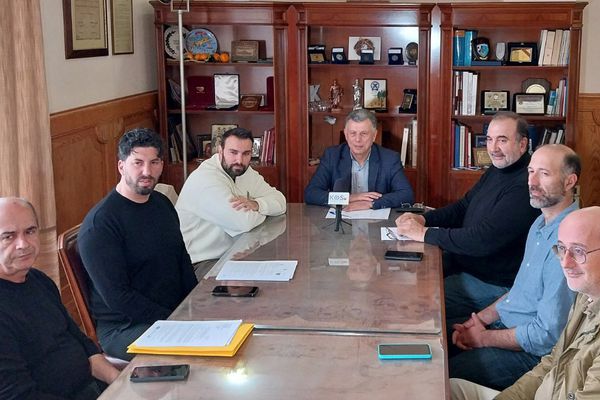 Υπογράφηκε η σύμβαση ασφαλτόστρωσης και ηλεκτροφωτισμού από το “Ikos” προς Κέφαλο ύψους 1 εκ. € και η σύμβαση της ΔΕΥΑΚ για έργο 580.000€ στην πόλη της Κω