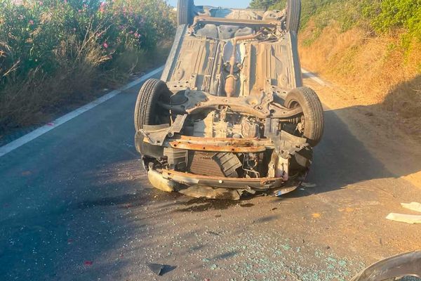 Τροχαίο με εγκατάλειψη στο Μαστιχάρι – Ανατράπηκε αυτοκίνητο (επέβαιναν γυναίκα με το 5χρονο παιδί της)
