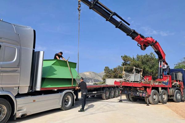 Έφτασε στην Κάλυμνο ο εξοπλισμός για τη μεταφόρτωση των απορριμμάτων στην Κω - Δηλώσεις του Ι. Μαστροκούκου