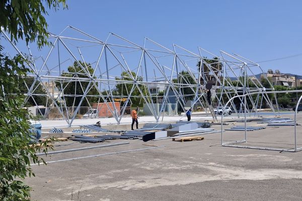 Με εντατικούς ρυθμούς οι εργασίες για τον θόλο μπάσκετ στο 4ο Δημοτικό Σχολείο Κω
