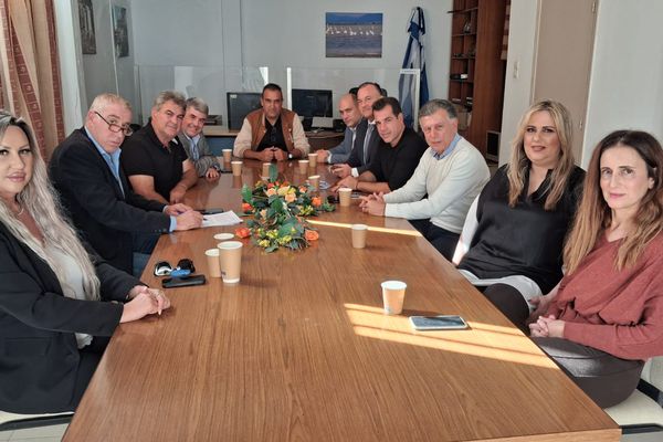 Σύσκεψη στην Κοινότητα Πυλίου για το Μεταναστευτικό παρουσία του Υπουργού Θ. Πλεύρη