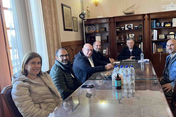 Υποστήριξη του Δημάρχου Κω στους ενοικιαστές των καταστημάτων στο Τέμενος Ντεφτερντάρ - Άδικη εξέλιξη η βίαιη παύση λειτουργίας των επιχ/σεών τους από το Βακούφ