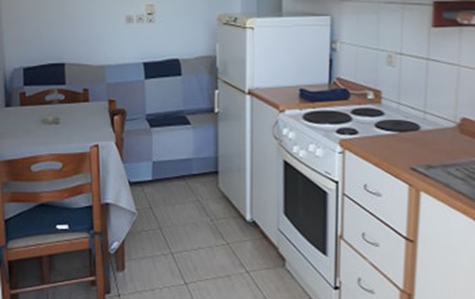 Ενοικιάζεται  διχωρη επιπλωμένη γκαρσονιέρα, ισόγεια,  στην πόλη της Κω