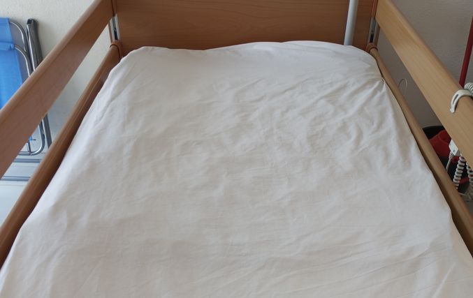 Πωλείται ηλεκτρικό κρεβάτι νοσοκομειακό