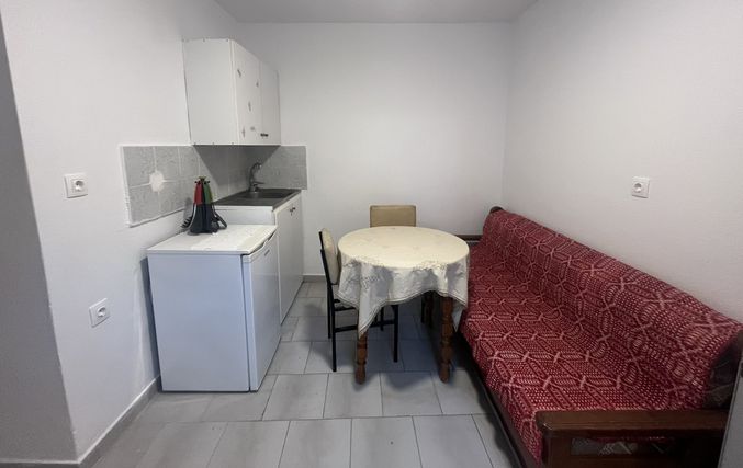 Ενοικιάζονται 2 ισόγεια επιπλωμένα διαμερίσματα 40 τ.μ. επί της οδού Αρτεμισίας