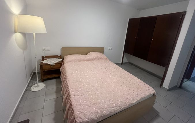 Ενοικιάζονται 2 ισόγεια επιπλωμένα διαμερίσματα 40 τ.μ. επί της οδού Αρτεμισίας