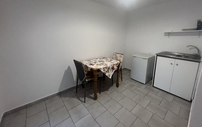 Ενοικιάζονται 2 ισόγεια επιπλωμένα διαμερίσματα 40 τ.μ. επί της οδού Αρτεμισίας