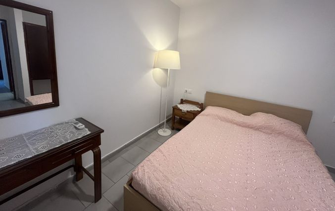 Ενοικιάζονται 2 ισόγεια επιπλωμένα διαμερίσματα 40 τ.μ. επί της οδού Αρτεμισίας