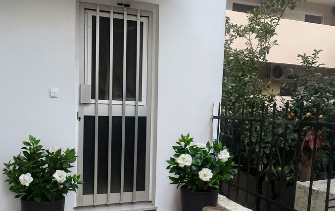 Ενοικιάζονται 2 ισόγεια επιπλωμένα διαμερίσματα 40 τ.μ. επί της οδού Αρτεμισίας