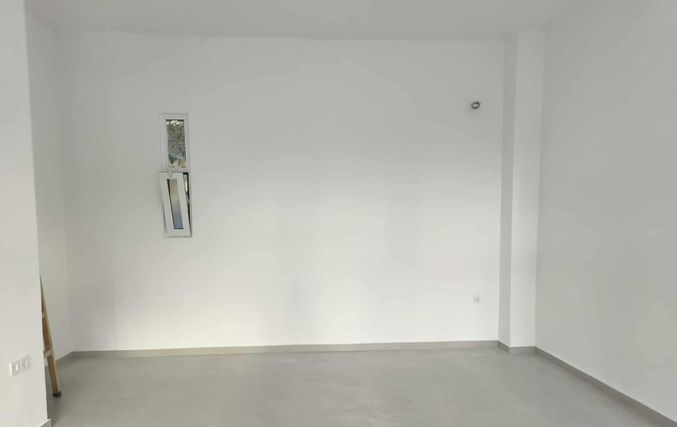 Ενοικιάζεται κατάστημα πλήρως ανακαινισμένο, 50 τ.μ., στην οδό Ευριπίλου 6 (στο κέντρο της Κω) με αύλειο χώρο