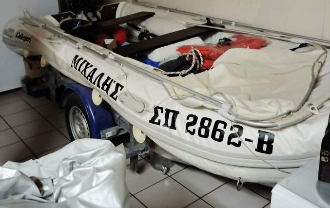 Πωλείται 4 μ. βάρκα, με τρέιλερ