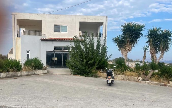 Ενοικιάζεται ισόγειο κατάστημα 190 τ.μ. πίσω από τον Σκλαβενίτη