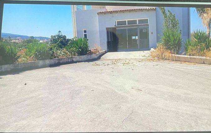 Ενοικιάζεται ισόγειο κατάστημα 190 τ.μ. πίσω από τον Σκλαβενίτη