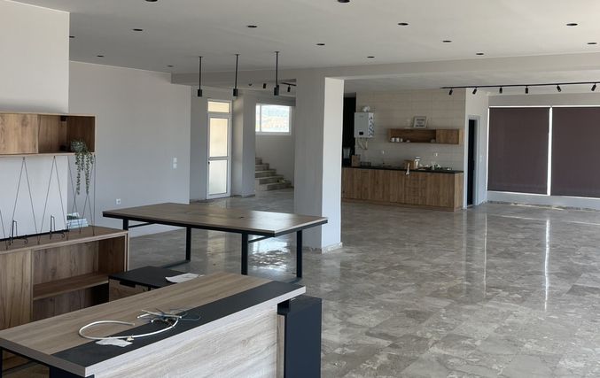 Eνοικιάζεται επαγγελματικός χώρος 1ου ορόφου 180 τ.μ. στο 4ο χιλ. επαρχιακής οδού, στην εργοστασιακή ζώνη 
