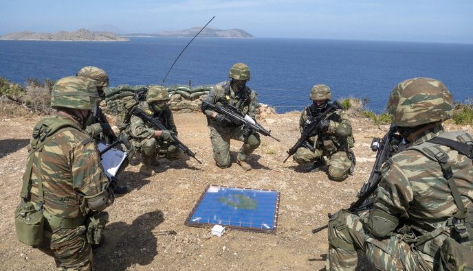 Υπ. Άμυνας: Ο χάρτης μετάβασης στη νέα εποχή των Ενόπλων Δυνάμεων - Το μισθολόγιο, η στράτευση των γυναικών και όσα αλλάζουν