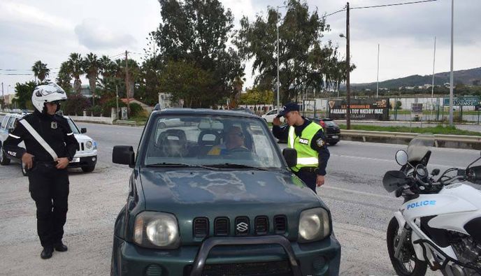 Ο Διοικητής της τροχαίας Κω Β. Πλατώνης μιλάει για το νέο ΚΟΚ, τα κράνη, τα πατίνια, το όριο των 50χλμ. κ.α.