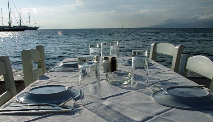 Επεσε ο τζίρος της εστίασης το φετινό καλοκαίρι παρά το ρεκόρ αφίξεων