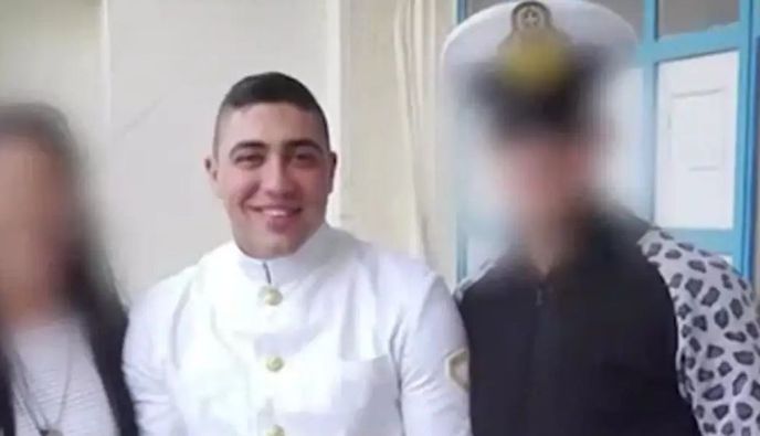 Θρίλερ με τον λιμενικό που βρέθηκε απαγχονισμένος στη Λέσβο: "Σκότωσαν το παιδί μου και το κρέμασαν" λέει η μάνα του