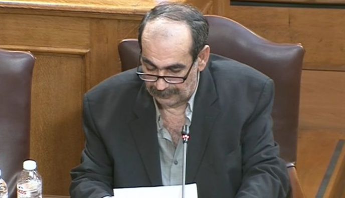 Εξεταστική για ΟΠΕΚΕΠΕ: Επικαλείται το δικαίωμα της σιωπής ο Γ. Ξυλούρης (φραπές) και αρνείται να απαντήσει στις ερωτήσεις