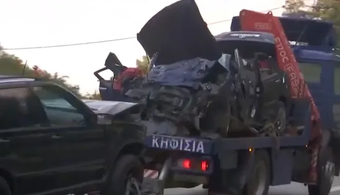 4 νεκροί και δύο σοβαρά τραυματίες σε 2 τροχαία στην Αθήνα - Απανθρακώθηκε οδηγός μοτοσικλέτας