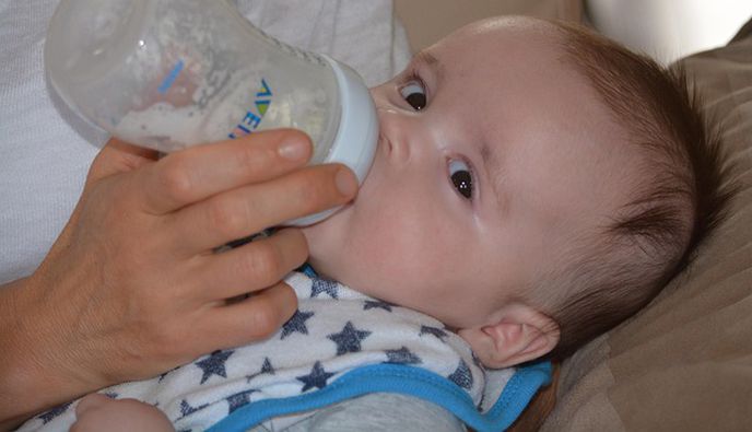 ΕΟΦ: Προειδοποίηση για επικίνδυνο βρεφικό γάλα – Εντοπίστηκαν κρούσματα αλλαντίασης