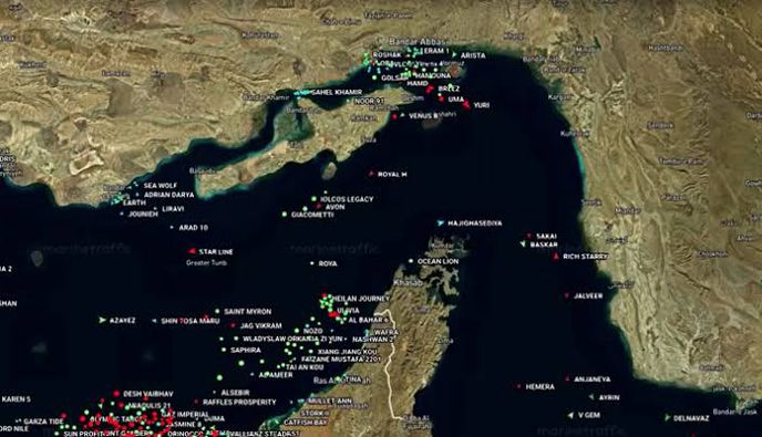 Το Ιράν ανοίγει πλήρως τα Στενά του Ορμούζ για όλα τα εμπορικά πλοία - Βουτιά στην τιμή του πετρελαίου