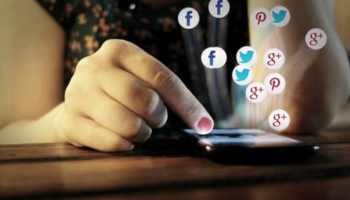 Εμμονή με τα social media για 1 στους 2 εφήβους στην Ελλάδα – Τα στοιχεία του Ιδρύματος «Σταύρος Νιάρχος»