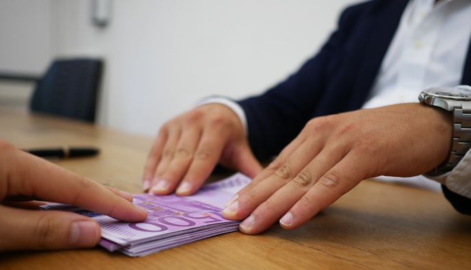 Η κυβέρνηση βάζει "φρένο" στα πανωτόκια - Τι αλλαγές φέρνει το νομοσχέδιο για τα δάνεια έως 100.000 ευρώ και τι κερδίζουν οι δανειολήπτες