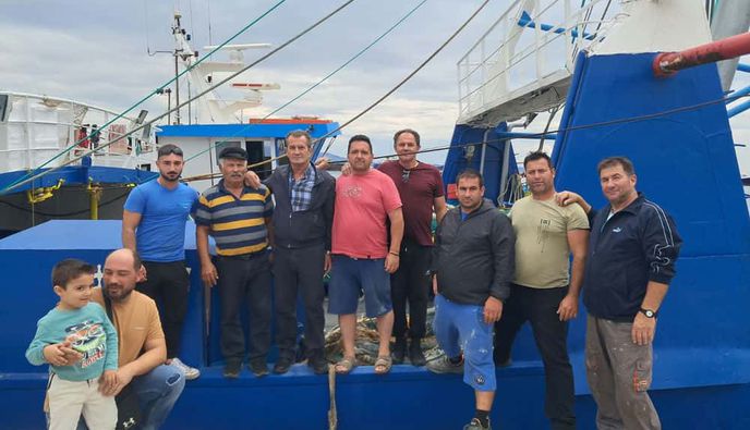 Κάλυμνος: Στα άκρα η αγανάκτηση των αλιέων–”Έκλεισαν” με αλιευτικά σκάφη την κεντρική προβλήτα
