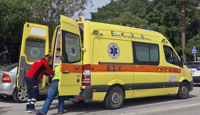 Το Yπ. Υγείας ψάχνει πληρώματα στα νησιά για τα ασθενοφόρα - Ο στρατός και η εργασία με «μπλοκάκι»