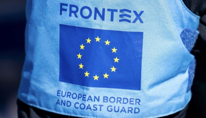 Σκάφος της Frontex βυθίστηκε έξω από το λιμάνι του Καστελλοριζου - Μεταφέρονται με ελικόπτερο οι τραυματίες