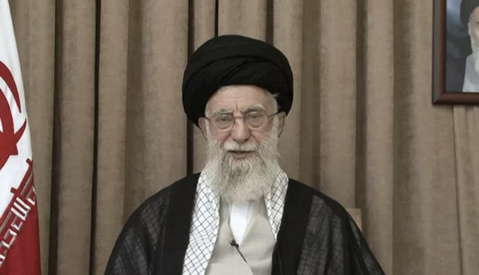 Νεκρός ο Χαμενεΐ, επιβεβαιώθηκε από την ιρανική κυβέρνηση – «Έγινε μάρτυρας, κηρύσσεται πένθος 40 ημερών»