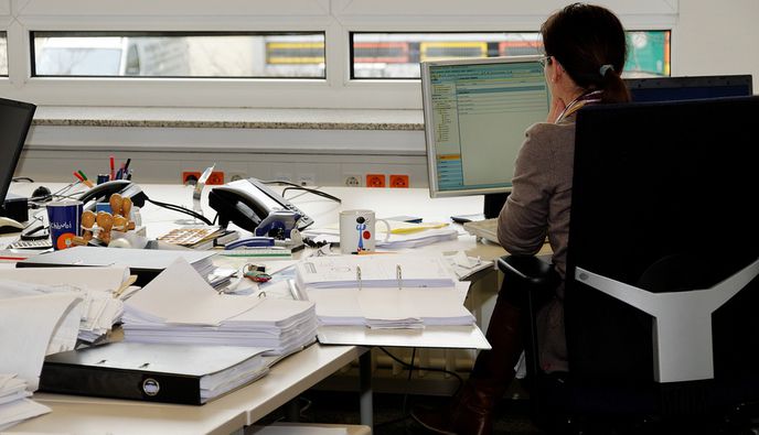 Δημόσιοι υπάλληλοι: Οι αλλαγές που τίθενται σε ισχύ και οι αυστηρότερες κυρώσεις   